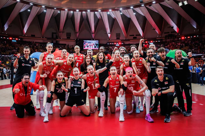 Filenin Sultanları Avrupa Şampiyonası’na Hazır: İstanbul’da Büyük Heyecan Başlıyor! 🔥🏐